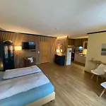 Von Jutrzenka Hotel *