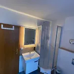 Von Jutrzenka Hotell